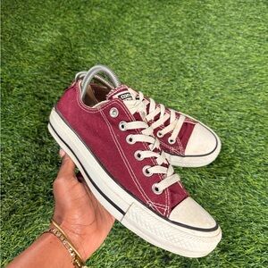 Converse Chuck Taylor All Star Low Top Sneakers Burgundy Red Women’s 7